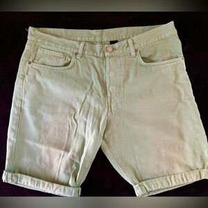 H&M Straight fit denim Shorts in light green size 38 Waist Mens.